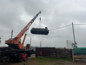монтаж резервуара с водой