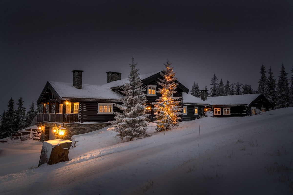 С наступающими!